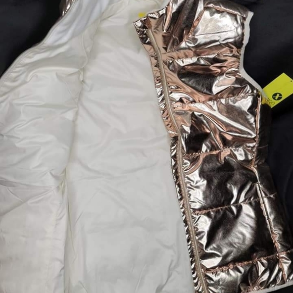 Vest - Picture 7 of 9